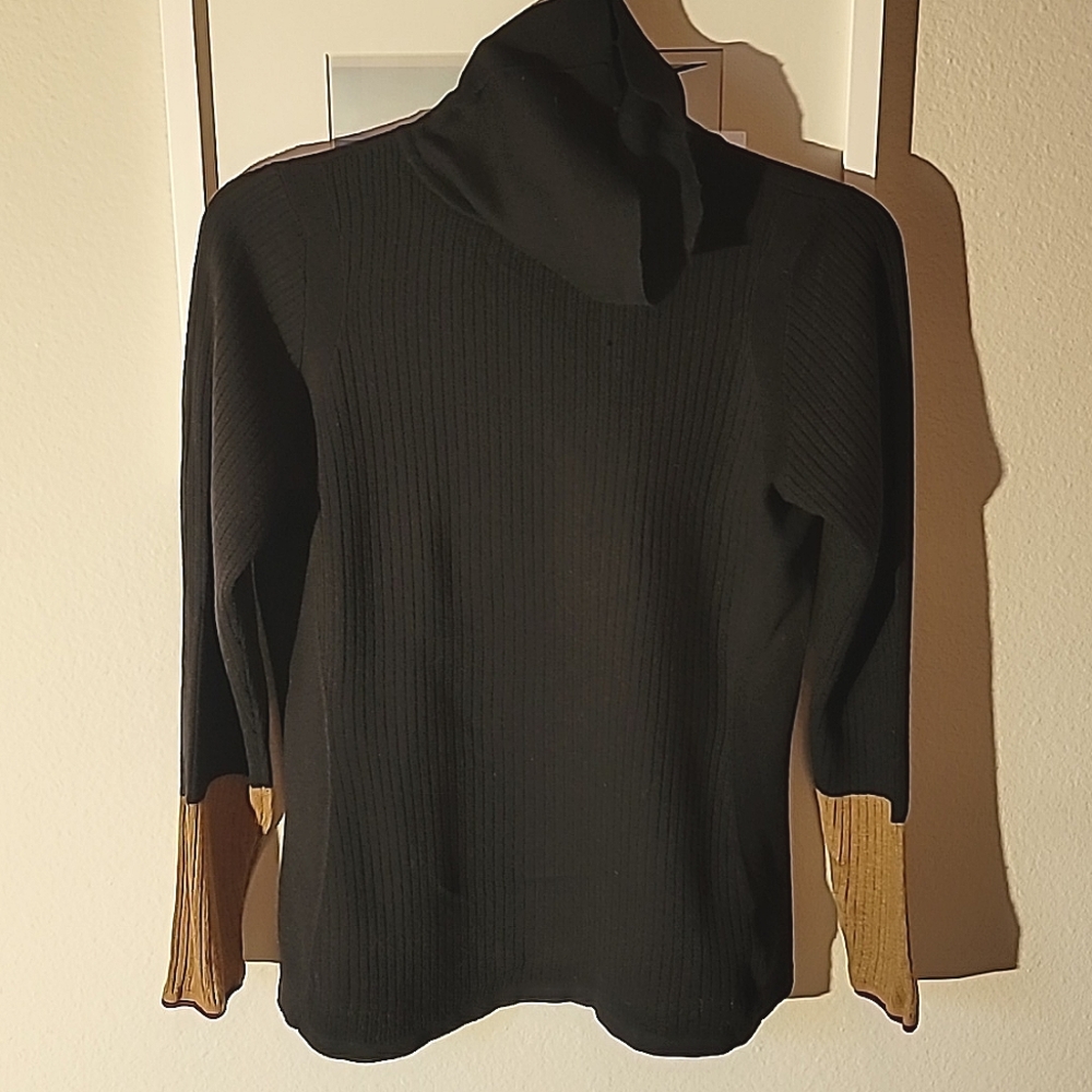 Nic+Zoe Black and Tan Turtleneck Sweater